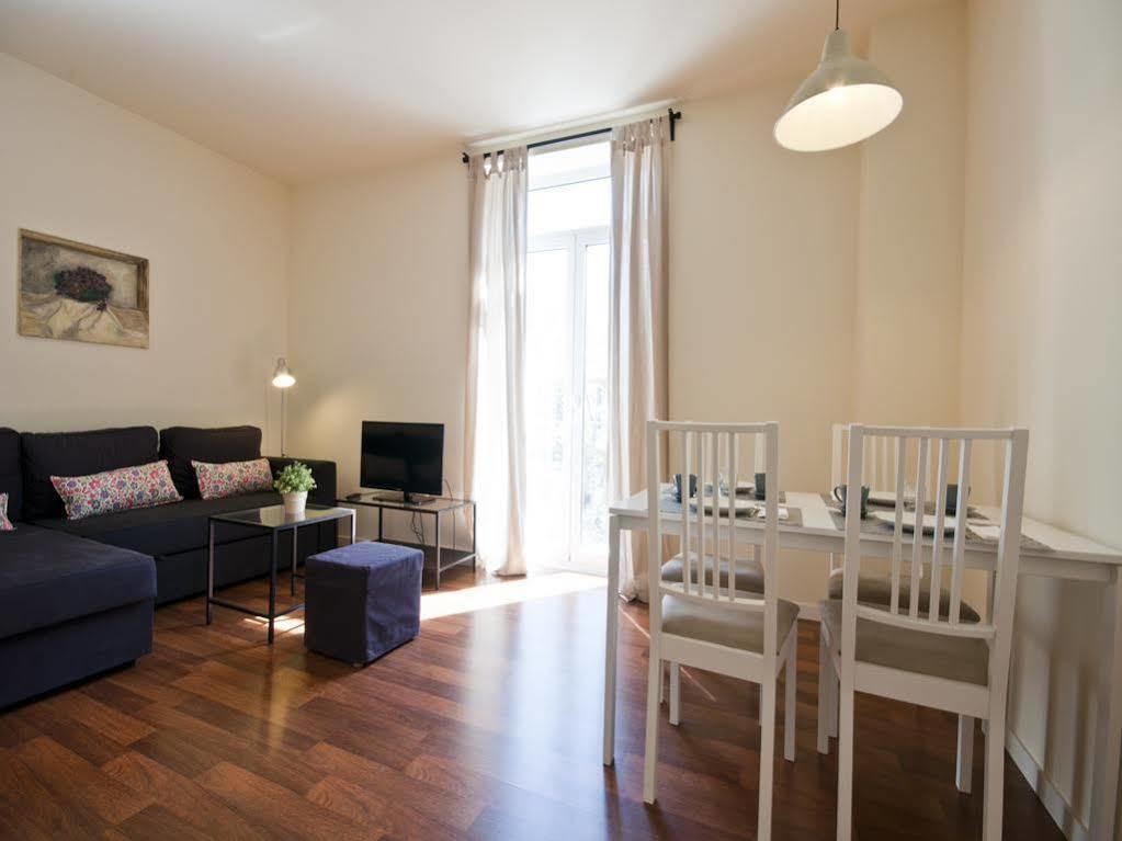 Apartamentos Murallas De Sevilla Luaran gambar